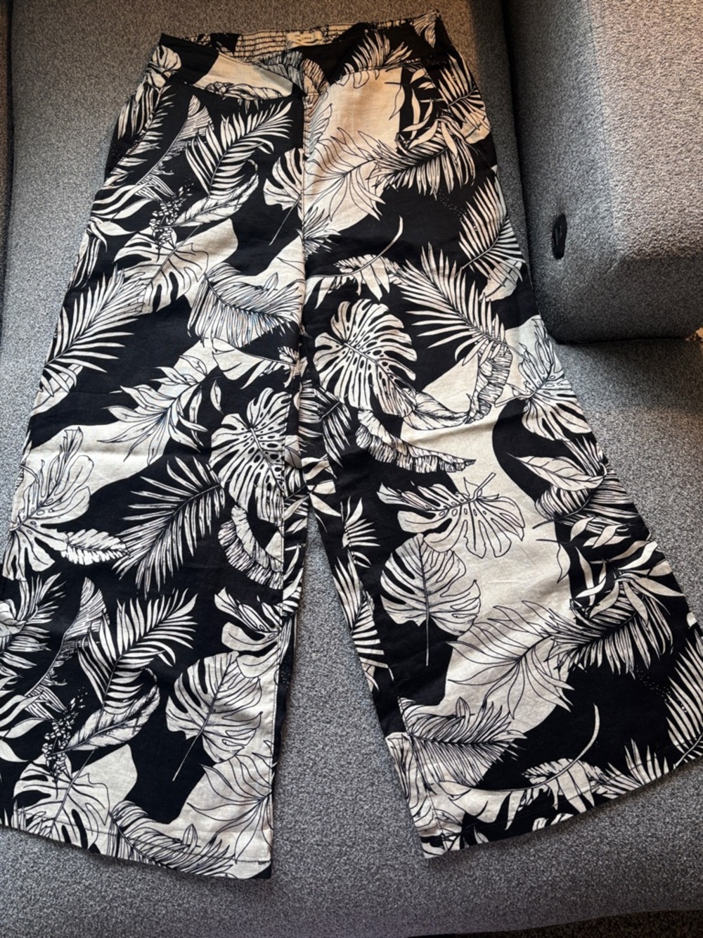 Christian Siriano Black and White Tropical-Print Cropped Wide-Leg Pants